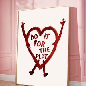Puede incluir: Una impresión en lienzo blanco con un contorno de corazón rojo. Dentro del corazón hay una figura de palo con los brazos levantados y el texto "DO IT FOR THE PLOT".