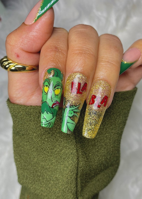 9 Disney Holiday Nail Art Ideas, Plus 3 Grinch-Inspired Styles