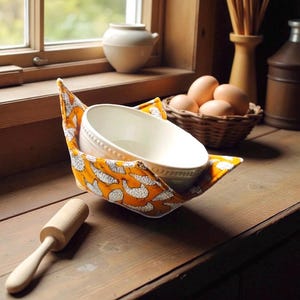 Chicken Print Bowl Cozy, Reversible Microwave Pot Holder