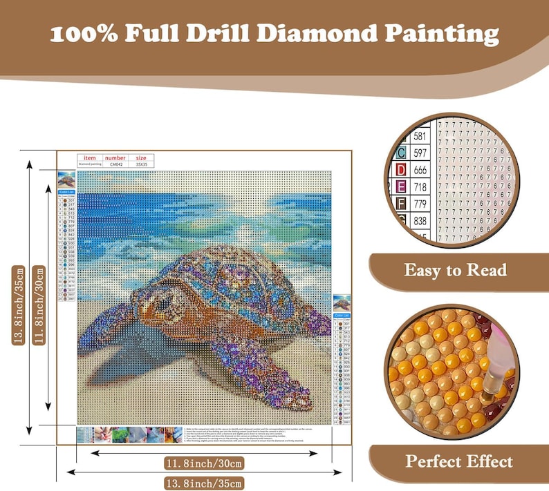 K&ouml;nnte beinhalten: Ein Diamant-Malset mit einer Meeresschildkr&ouml;te an einem Sandstrand mit blauem Ozeanhintergrund. Das Kunstwerk misst 35 cm x 30 cm. Das Set ist mit "100% Full Drill Diamond Painting" gekennzeichnet.