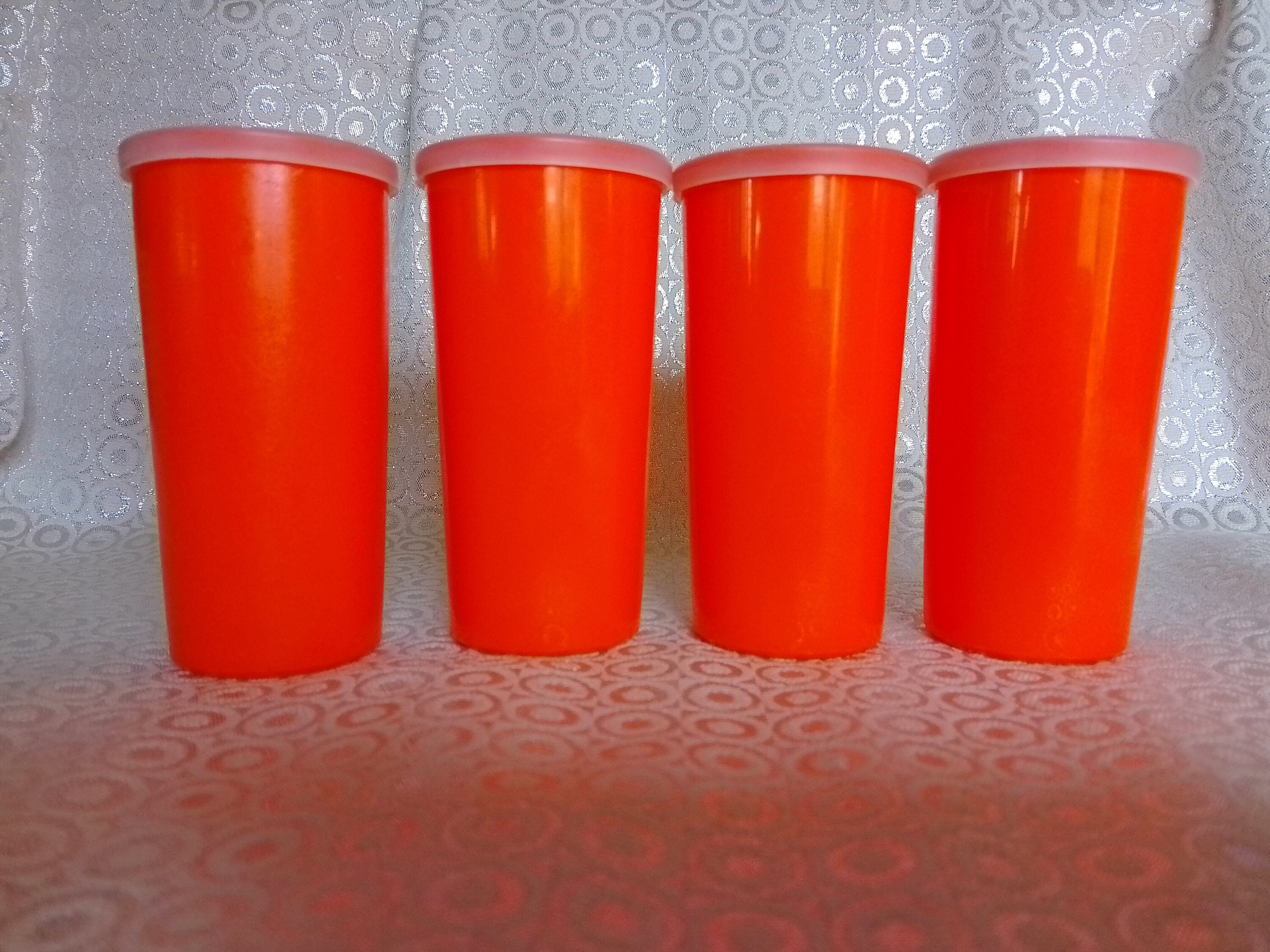 Set of 4 Vintage Tupperware tumblers with lids