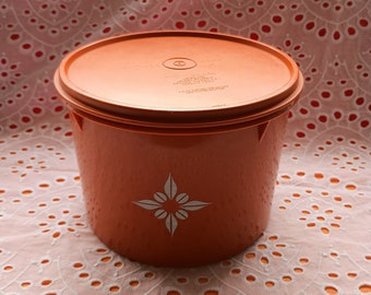 Vintage Tupperware Servalier Canister 265-2