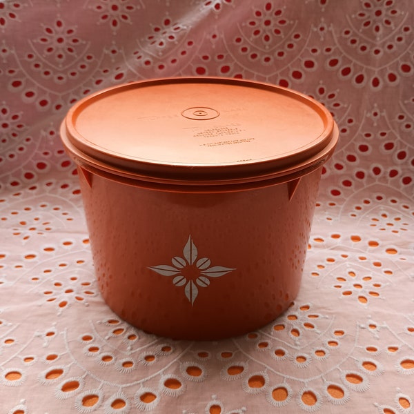 Vintage Tupperware Servalier Canister 265-2