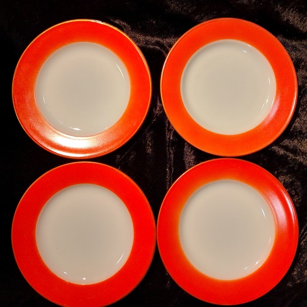 Set of four Vintage Pyrex small dinner plates.