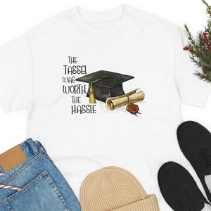 Die Quaste war den Ärger wert, Klasse von 2023 Shirt, Senior Klasse von 2023, Senior 2023, graduiert, Abschlussgeschenk, Mütze und Kleid