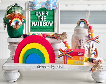 Bandeja de varios niveles para el Día de San Patricio / Sobre el Arcoíris / Exhibición de duendes / Orgullo