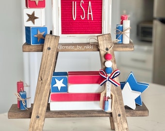 Decoración patriótica para bandejas de varios niveles: bandera estadounidense, fuegos artificiales y bloques de estrellas