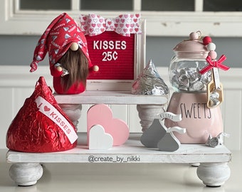 Bandeja de niveles Kiss Valentines / Exhibidor de chocolate / Cuchara para Rae Dunn