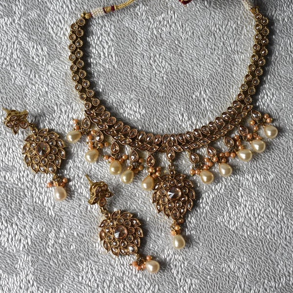 Gold and Pearl Indian necklace with earrings