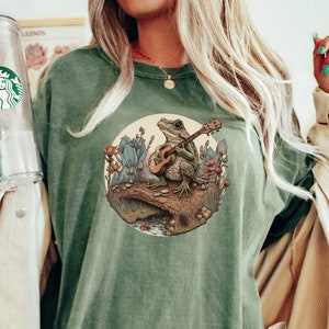 Frog Shirt, Frog Playing Banjo Comfort Colors Shirt, Cottagecore Toad Graphic Tee, Forestcore Banjo Frog Shirt Frog Lover Clothing