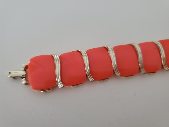 Lisner vintage thermostat Lucite bracelet & earri… - image 3