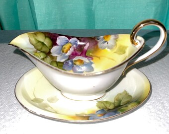 NORITAKE VINTAGE FLORAL gravy boat with detached plate NORITAKE VINTAGE FLORAL gravy boat with detached plate