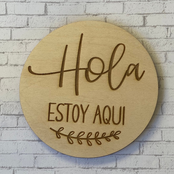 Engraved Wood Baby Birth Announcement: Spanish Photo Prop