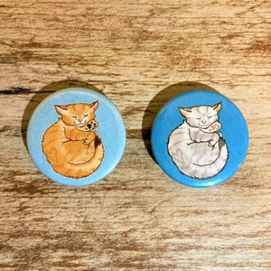 Cat Katze  Button & Magnet / Christmas gift / sleeping kitties/ Weihnachten/ Geburtstagsgeschenk/ no shipping Hochzeit/ Kinder u. Erwachsene