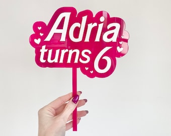 Topo de bolo com nome e idade rosa - Topo de bolo personalizado - Topo de bolo de aniversário em acrílico - Decoração de bolo rosa - Topo de aniversário - Topo de bolo para meninas