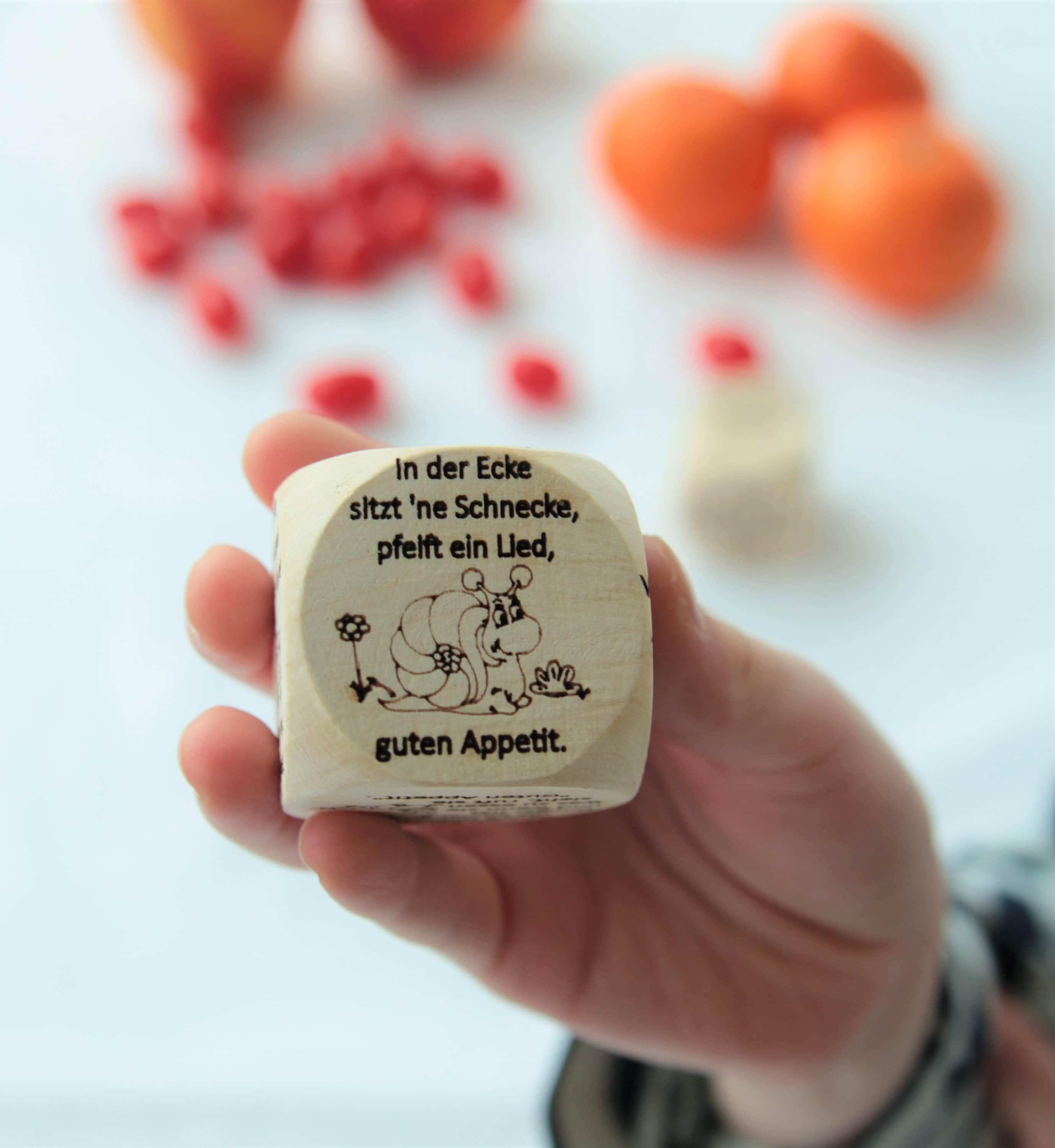 Tischspruchwürfel Mini für Kinder aus Holz mit Comic Bildern, Würfel