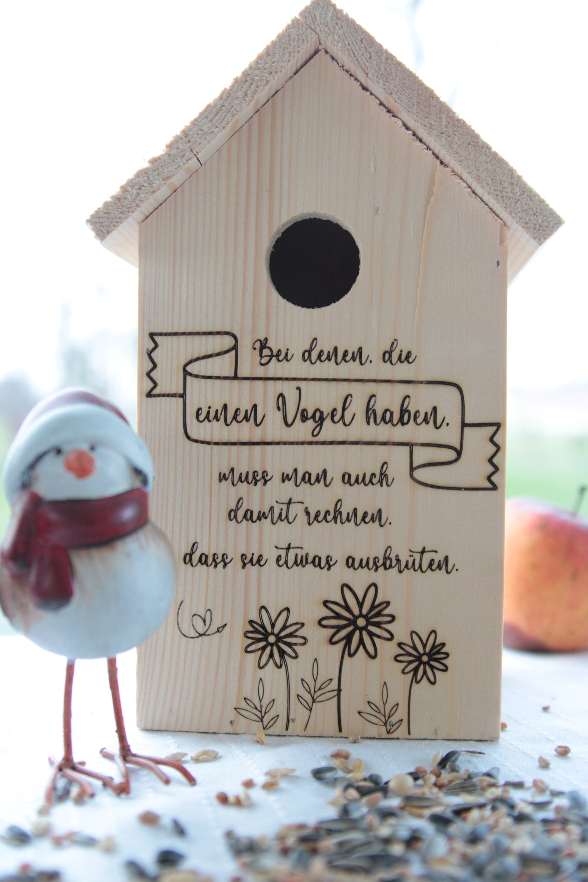 Vogelhaus/Nistkasten mit Spruch aus Holz für Meisen, Vögel / Deko für