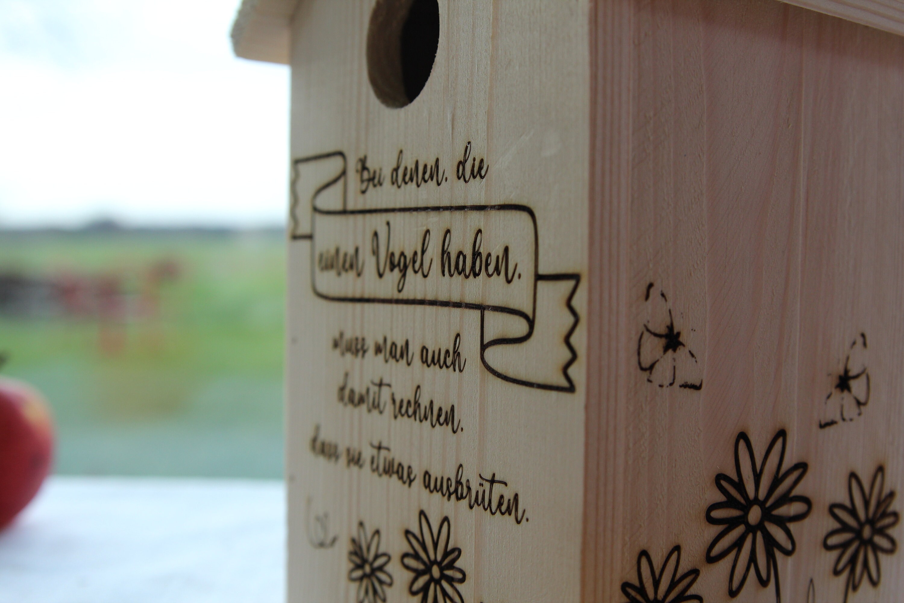 Vogelhaus/Nistkasten mit Spruch aus Holz für Meisen, Vögel / Deko für