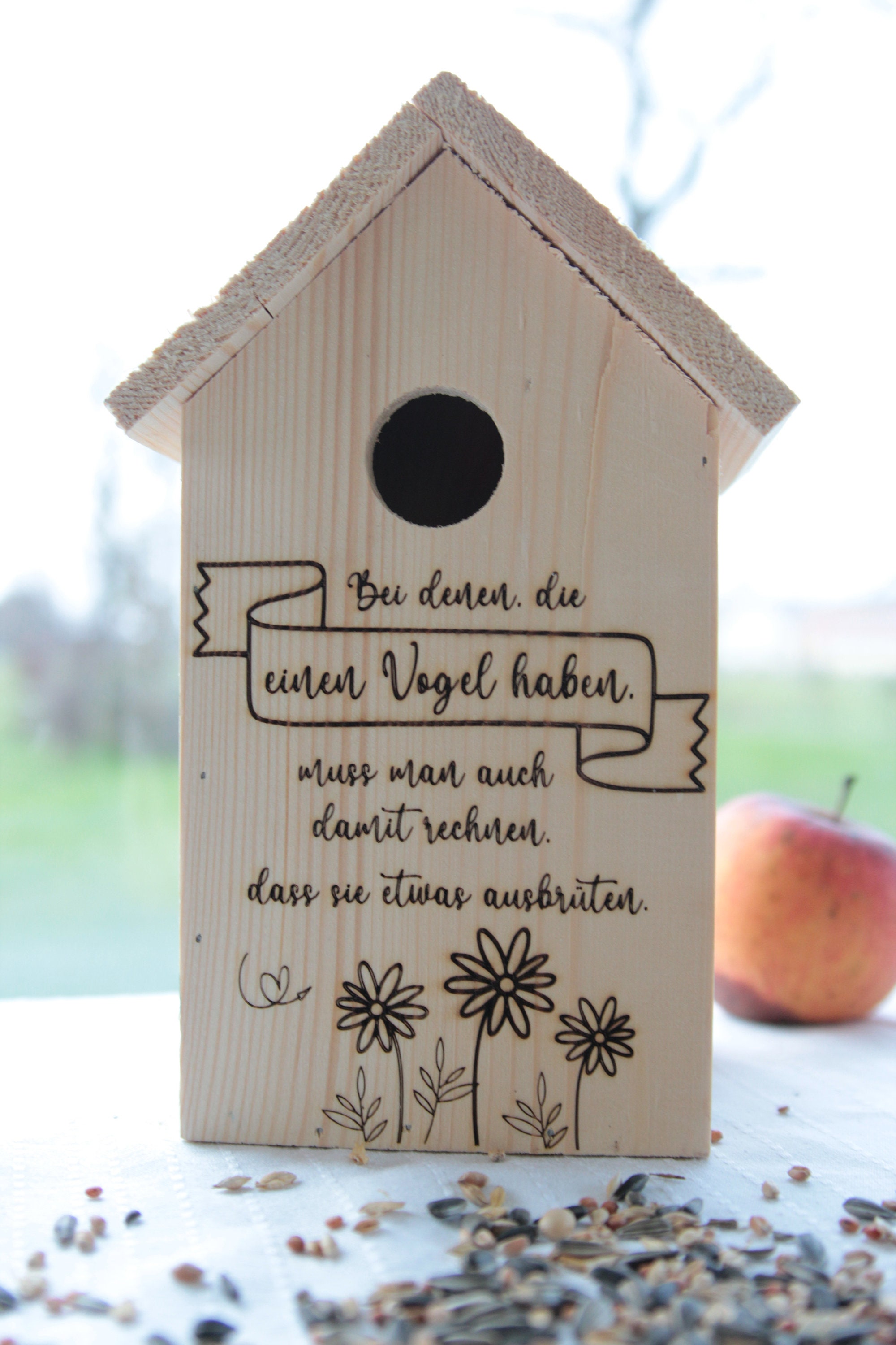 Vogelhaus/Nistkasten mit Spruch aus Holz für Meisen, Vögel / Deko für