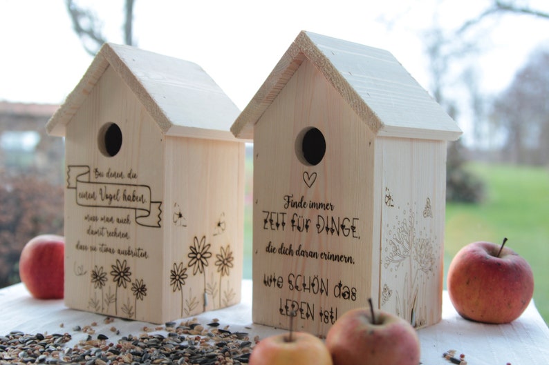 Vogelhaus/Nistkasten mit Spruch aus Holz für Meisen, Vögel / Deko für