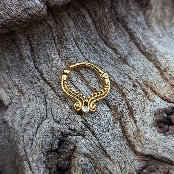 Septum jewelry with an American diamond in the middle, highest quality gold polish