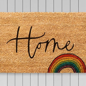 Home Rainbow Doormat, witamy wystrój domu, prezent rodzinny, dywanik powitalny, prezent na parapetówkę, wystrój drzwi wejściowych, definicja wycieraczki, wystrój ganku