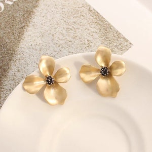 Schmuck elegant earrings Gold earrings Ohrringe Gold chic earrings flower earrings floral matt Gold Ohrstecker gold Silver 925 image 2