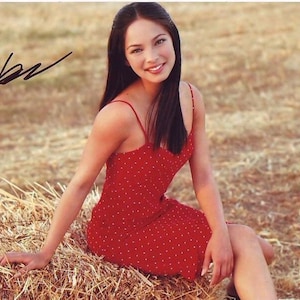 Kristin Kreuk signed 8x10 photo w/ hologram coa
