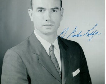 プリヤンカー・チョープラーのサイン入り写真（ホログラム証明書