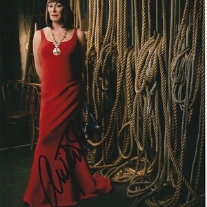 Anjelica Huston gesigneerde foto van 8 x 10 met hologramcoating