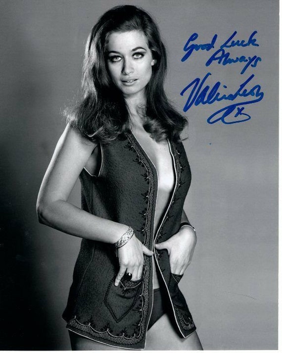 Valerie leon signed james bond girl 007 spy who loved me photo w hologram coa