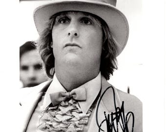 ケイリー・クオコのサイン入り8x10写真（ホログラムカード付き