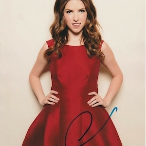 Anna Kendrick signed 8x10 photo w/ hologram coa