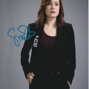 Megan Boone signed 8x10 the blacklist elizabeth keen photo w/ hologram coa