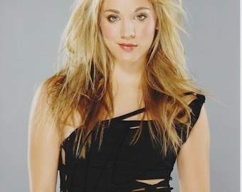 ケイリー・クオコのサイン入り8x10 ビッグバン・セオリー ペニー