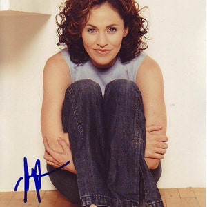 Amy Brenneman signed 8x10 photo w/ hologram coa