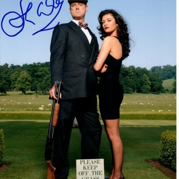 John Cleese signed w/ Catherine Zeta-Jones 8x10 splitting heirs photo w/ hologram coa