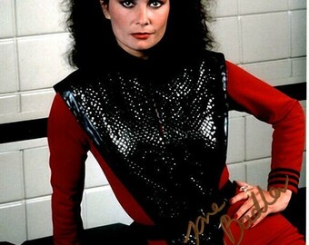 JANE BADLER AS DIANA IN THE NBC TV SERIES V - 8X10 PUBLICITY PHOTO (NN-013