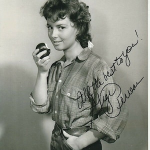 Gigi perreau signed the rifleman heller chase photo w/ hologram coa
