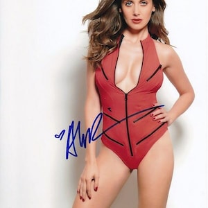 Alison Brie signed 8x10 photo w/ hologram coa