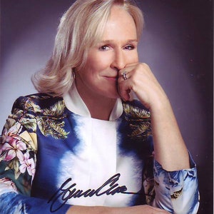 Glenn close signed photo w/ hologram coa