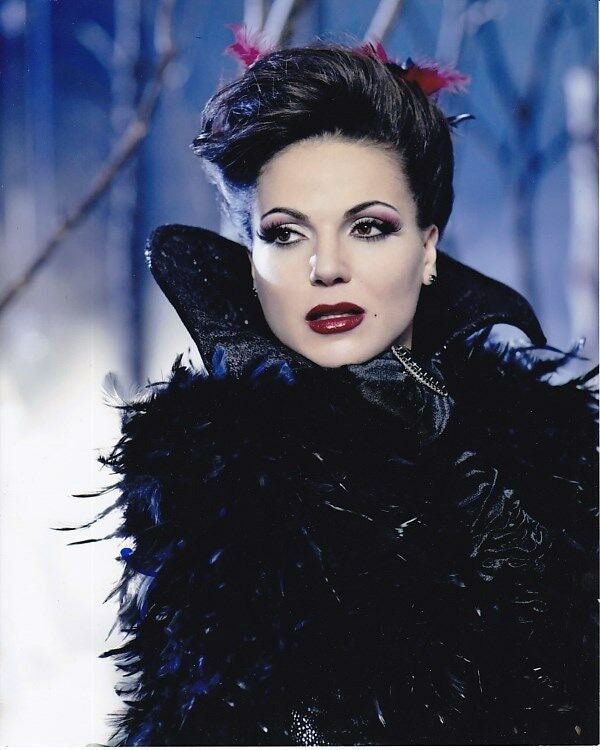 美品 regina 最高級 ラムレザー フォックスファー ポンチョ アラベスク Lana Parrilla Signed Once Upon a Time Regina Mills Evil Queen