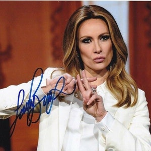 Laura benanti signed as melania trump photo w/ hologram coa