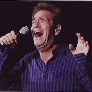 Huey lewis signed photo w/ hologram coa