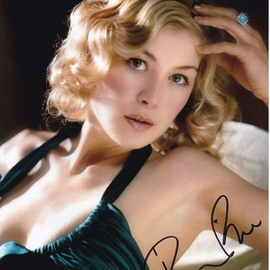 Rosamund Pike signed 8x10 die another day bond 007 miranda frost photo w hologram coa image 1
