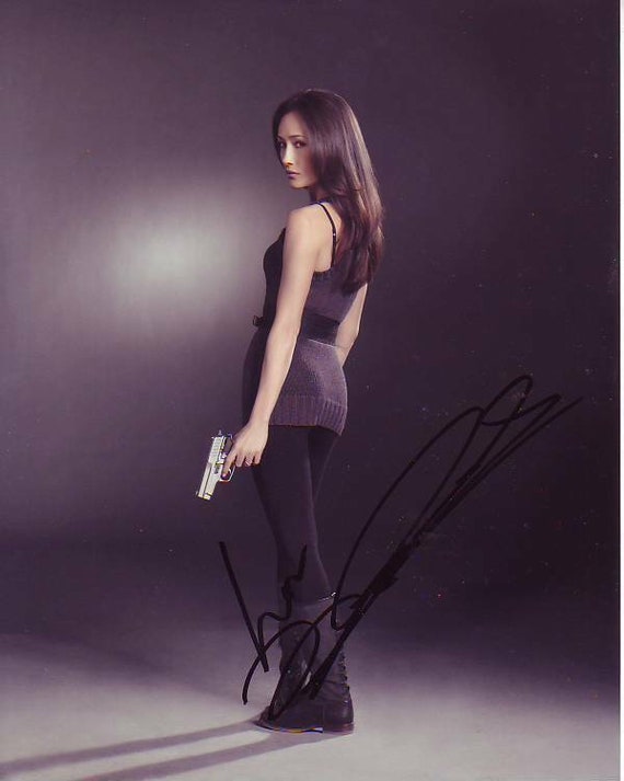 Maggie Q Signed 8x10 Nikita Photo W/ Hologram Coa - Etsy