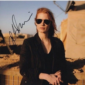 Jessica chastain signed zero dark thirty photo w/ hologram coa