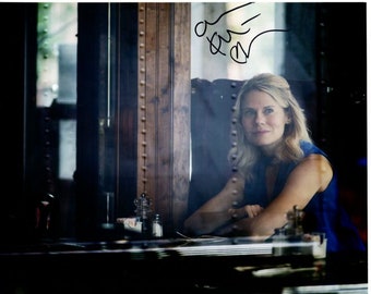ミラ・ソルヴィノのサイン入り写真（ホログラム証明書付き） - Etsy 日本