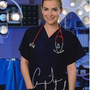 Camilla Arfwedson signed 8x10 holby city zosia march photo w/ hologram coa