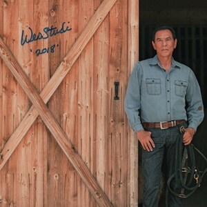 Wes studi signed photo w/ hologram coa